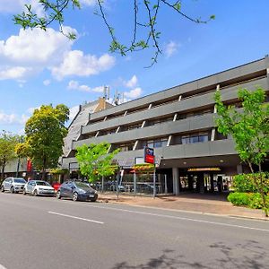 Comfort Hotel Adelaide Meridien